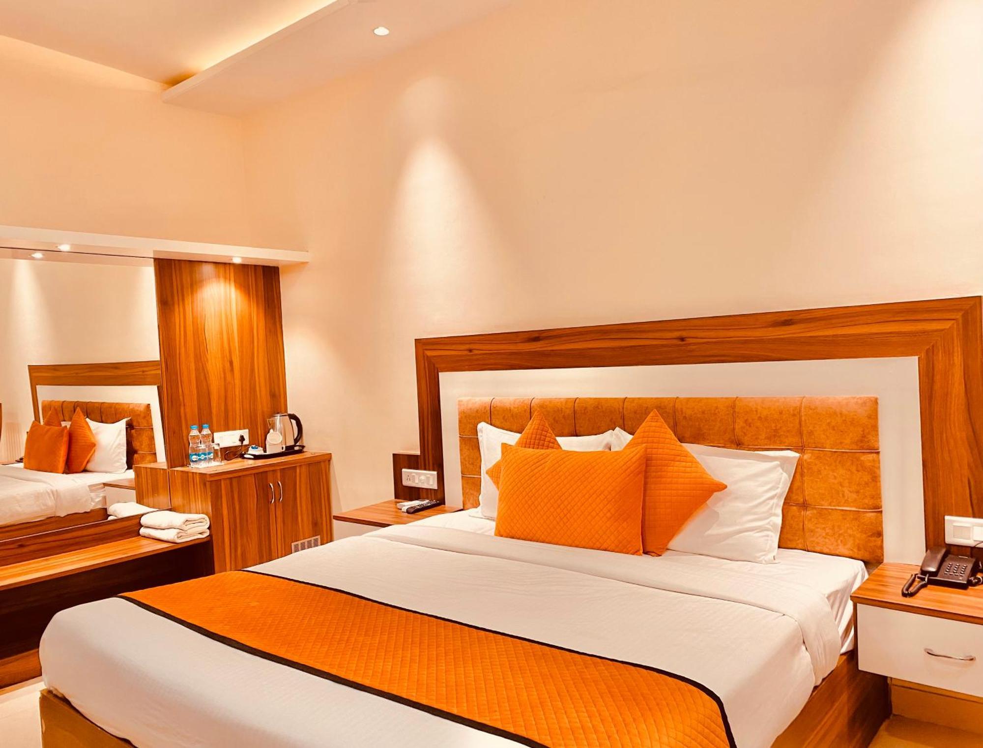 White Crest - 300 Mtr From Golden Temple ! Prime Location ! Parking ! Hygenic ! 4* Amritsar