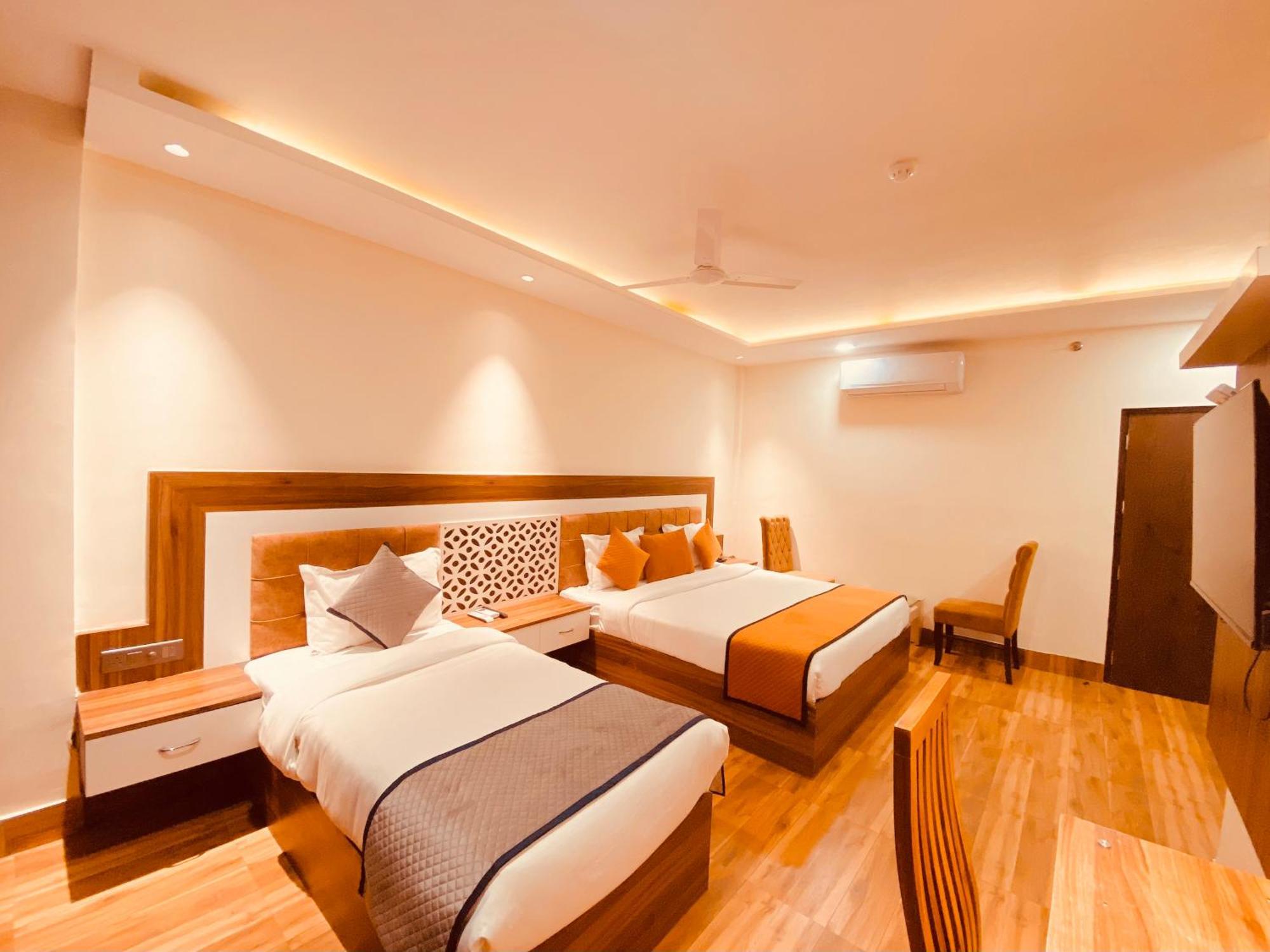 White Crest - 300 Mtr From Golden Temple ! Prime Location ! Parking ! Hygenic !