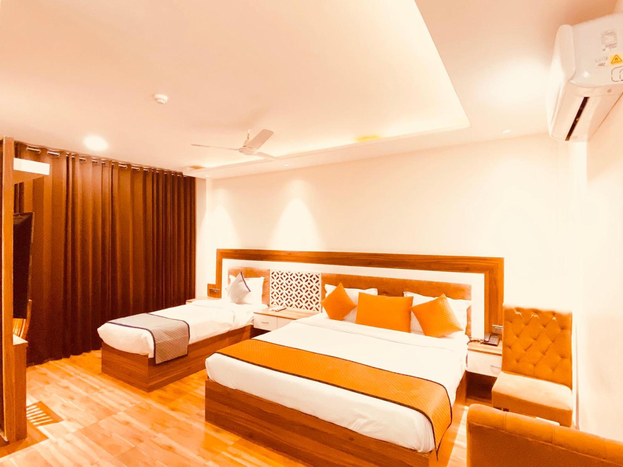 White Crest - 300 Mtr From Golden Temple ! Prime Location ! Parking ! Hygenic ! Hotel Amritsar